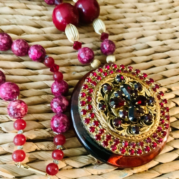 HANDMADE VINTAGE PENDANT STATEMENT NECKLACE Filagree Garnet Crystal Stone Beads - Picture 1 of 11